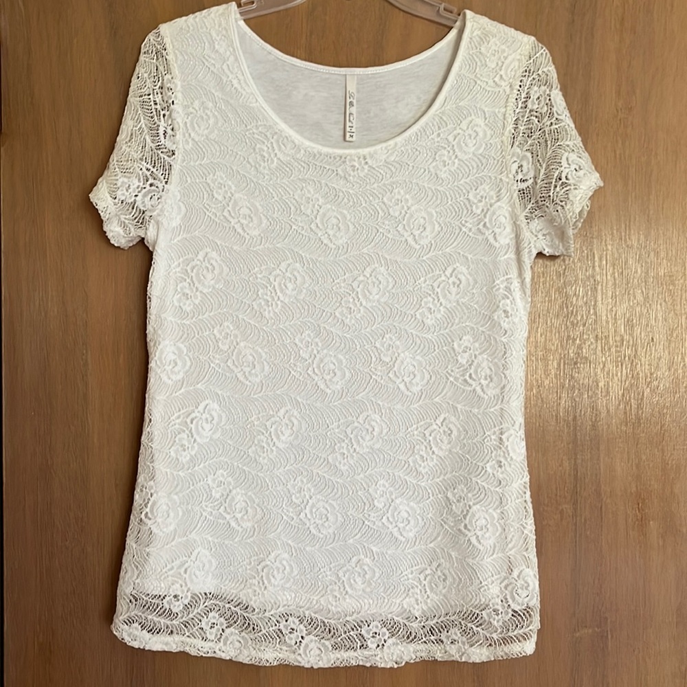 Beautiful Ivory Cream Short Sleeve Crochet Lace Beachy Coastal Overlay Top